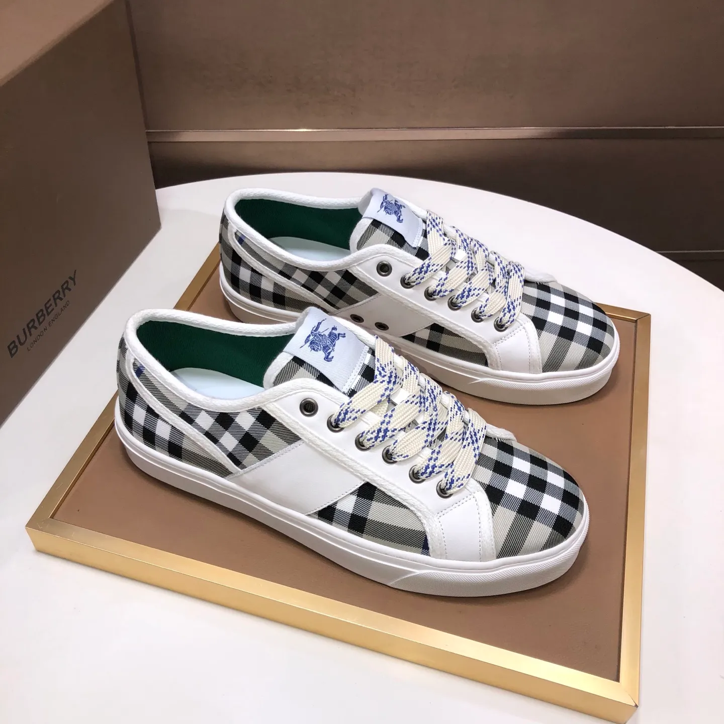 Men's shoes💰460💰【Burberry】Classic low-top sneakers｜Imported cowhide with classic plaid fabric｜Sheepskin lining｜Original outsole｜Fine workmanship and comfortable to wear Size: 38-44 (customized at 45)